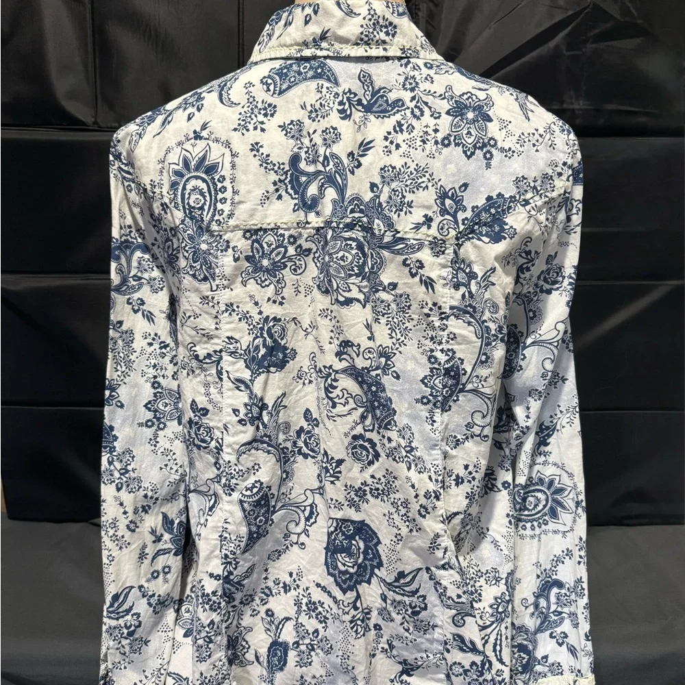 Old Navy Blue and White Long Sleeve Button Down Shirt - Picture 2 of 4